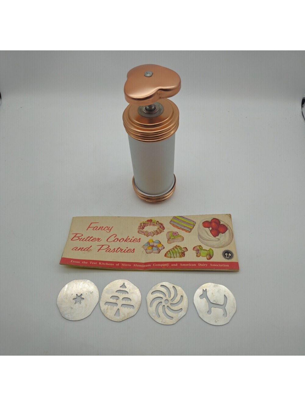 Vintage Mirro Cookie Press w/4 Design Discs & Recipe Booklet